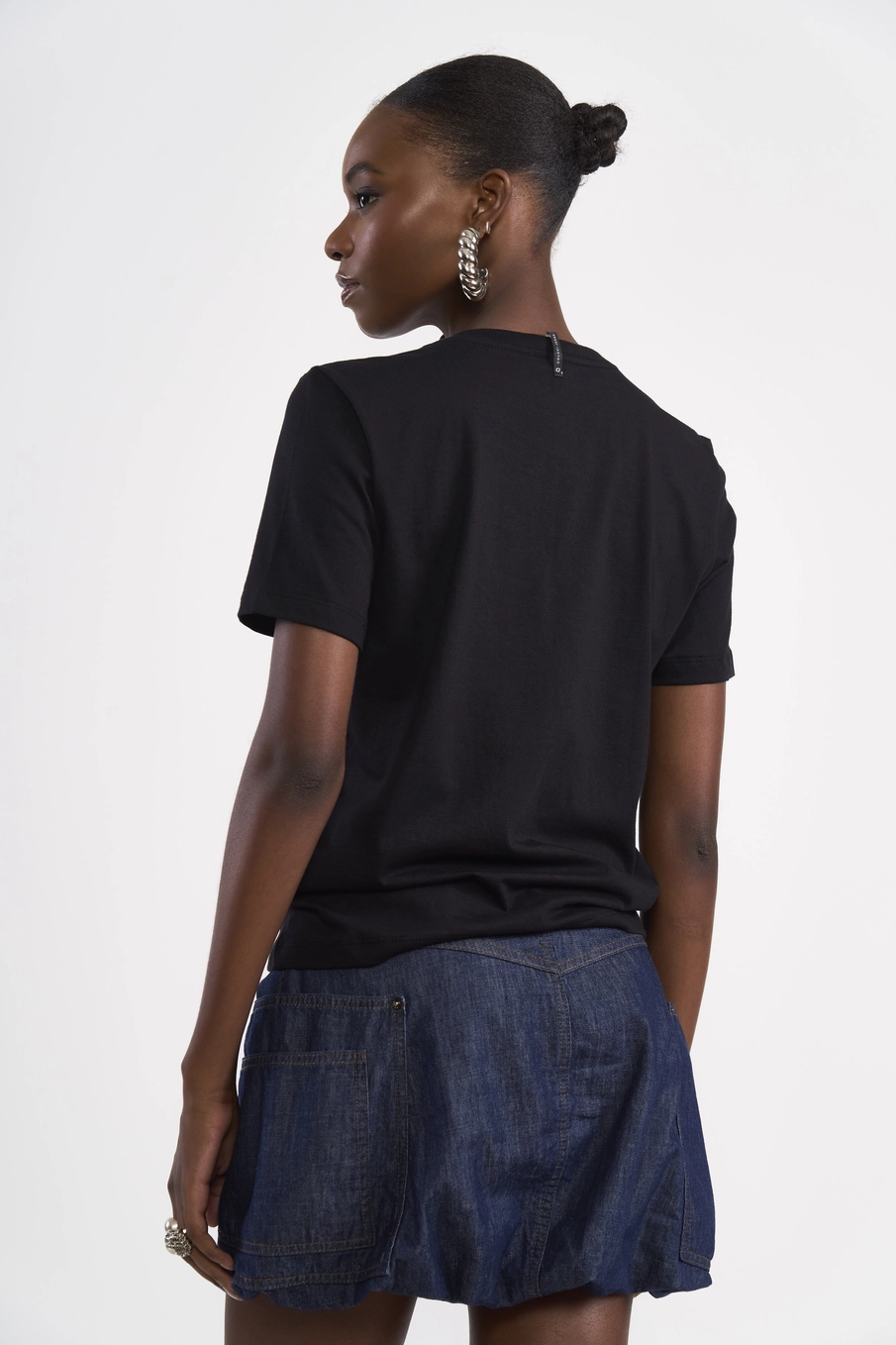Camiseta Studs Rebel Com Aplicação Preto