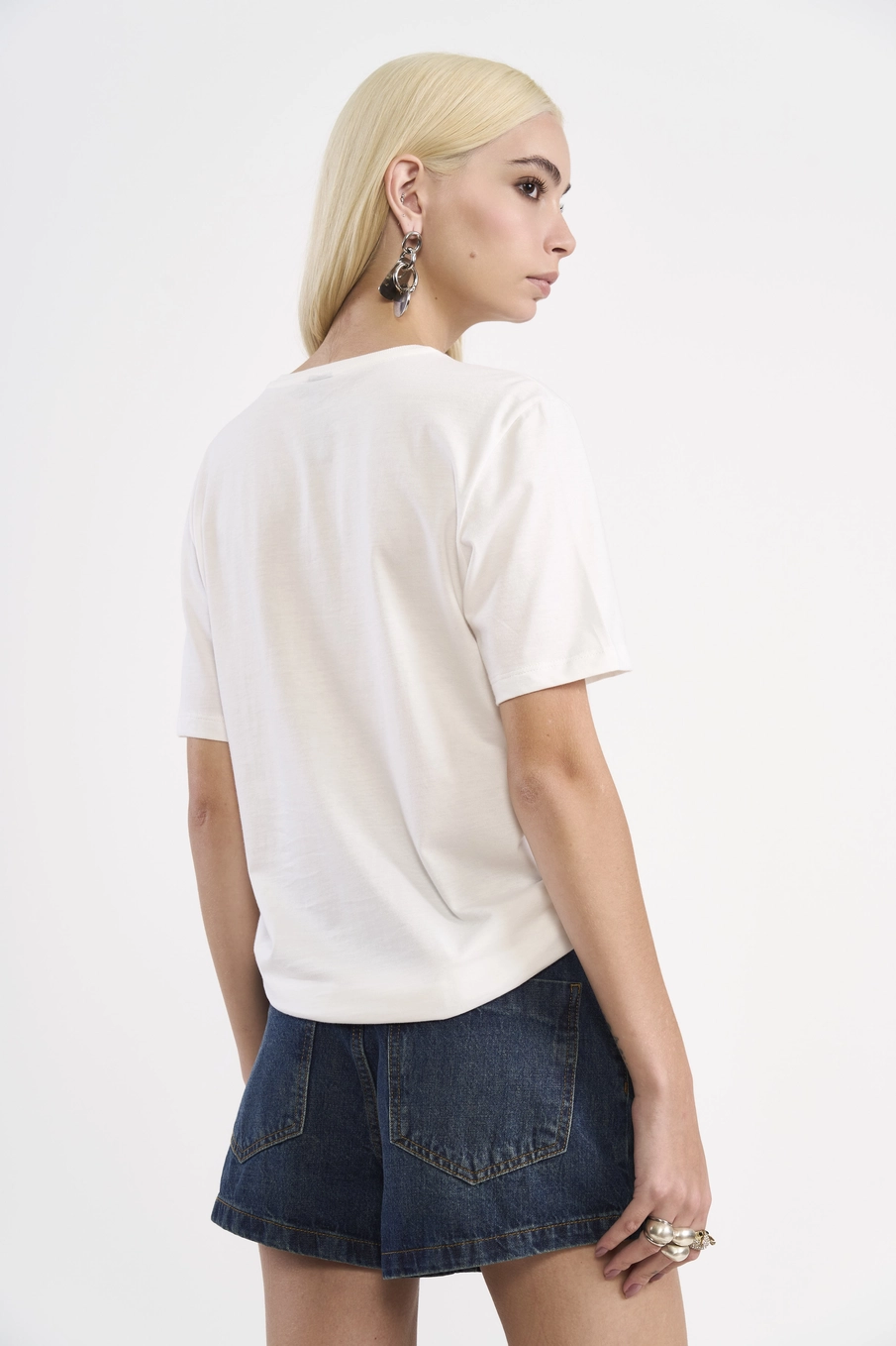 Camiseta Cropped Logomania 100% Denim Off Shell