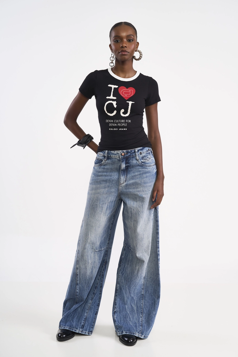 Camiseta Ajustada Logomania I Love Cj Preto
