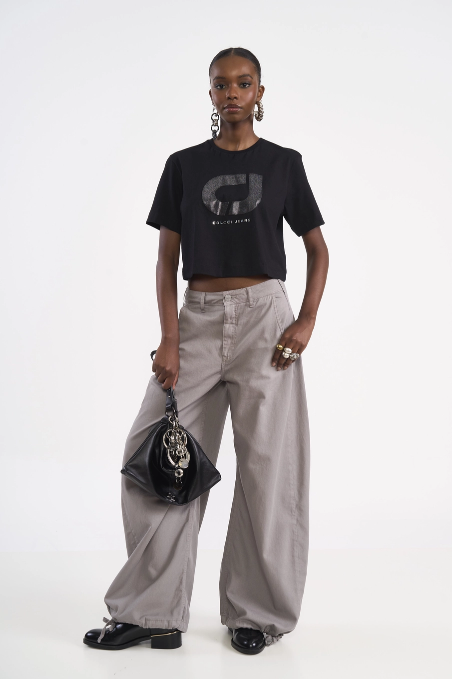 Camiseta Cropped Logomania Preto