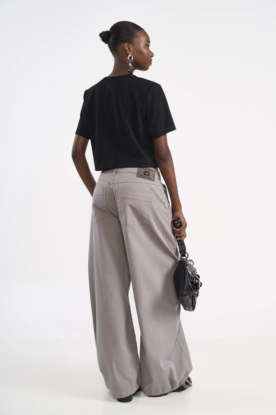 Camiseta Cropped Logomania Preto