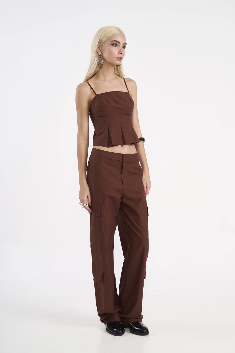 Blusa Cropped Estruturada Com Pregas Marrom