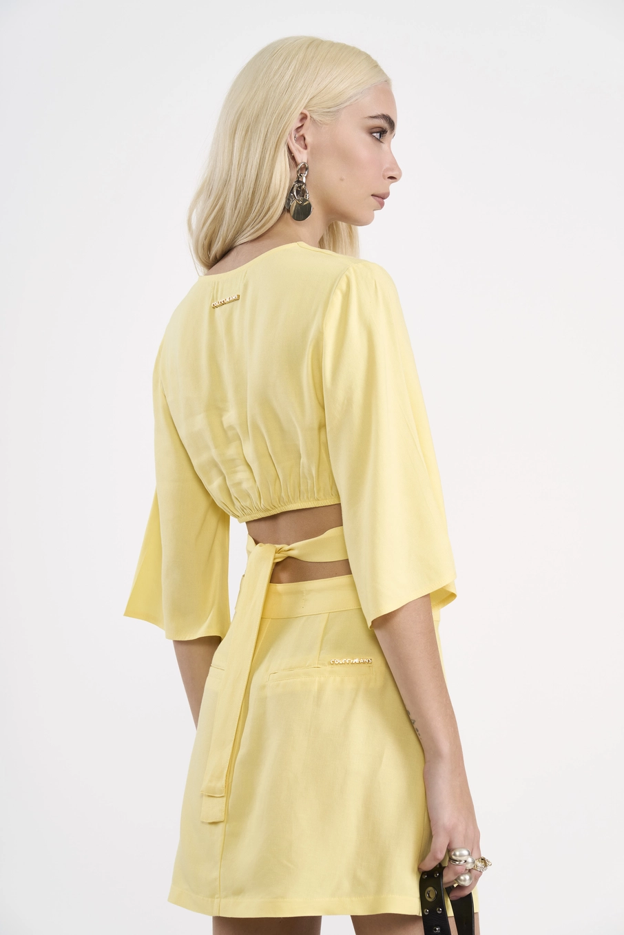 Blusa Cropped Com Recortes Amarelo