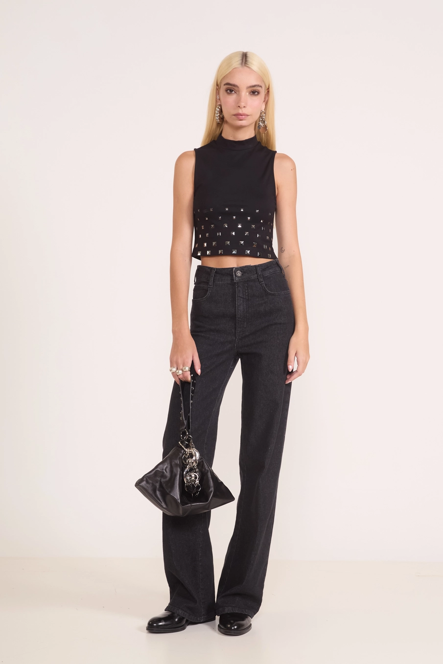 Blusa Cropped Com Aplicação Preto