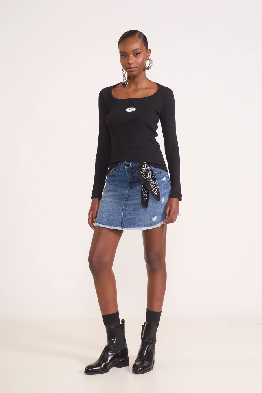 Blusa Manga Longa Canelada Ajustada Preto