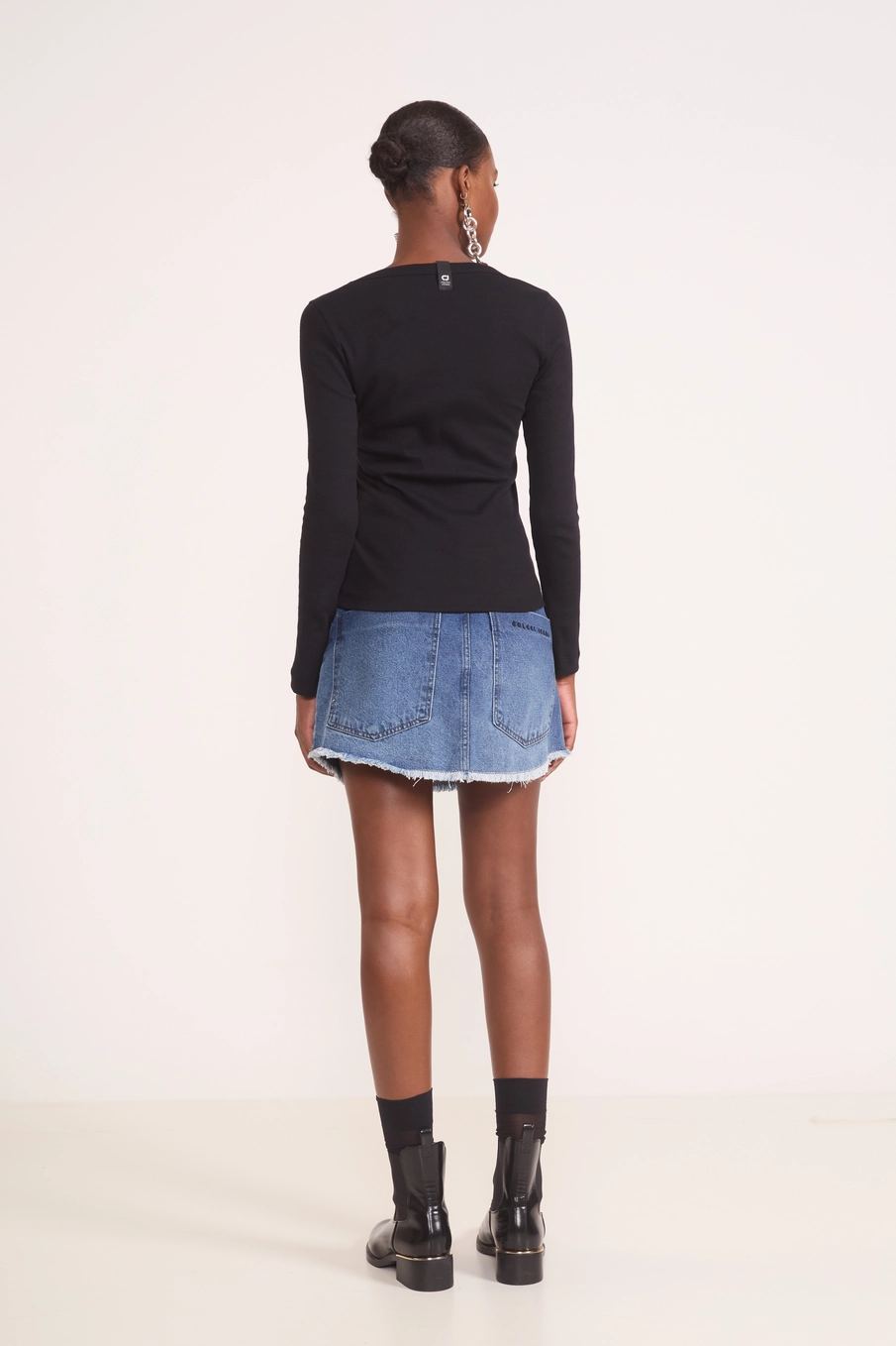 Blusa Manga Longa Canelada Ajustada Preto