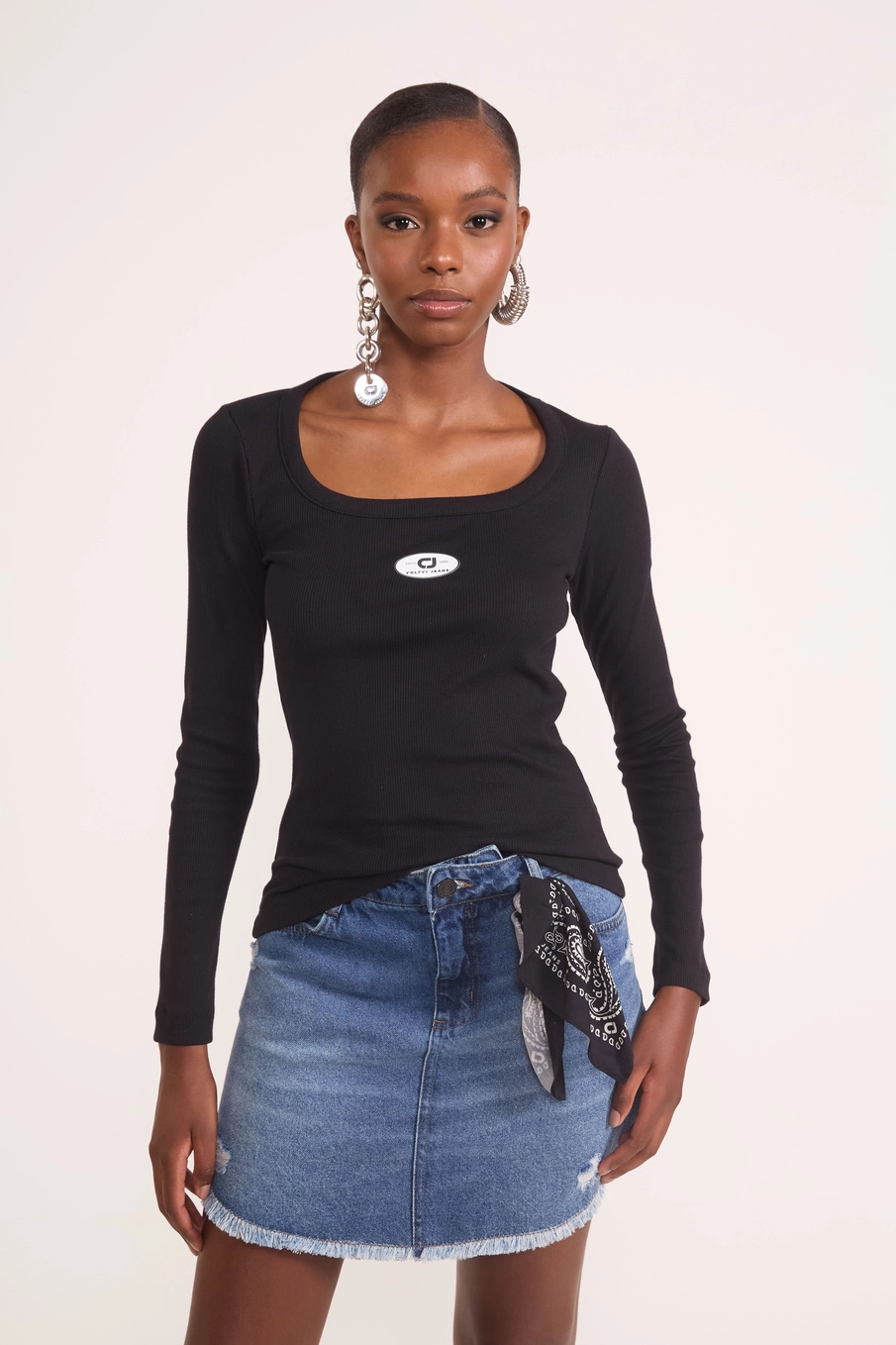 Blusa Manga Longa Canelada Ajustada Preto
