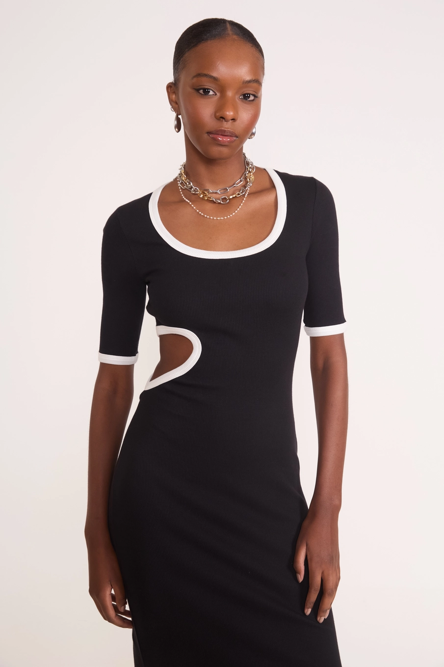 Vestido Midi Canelado Cut-out Bicolor Preto