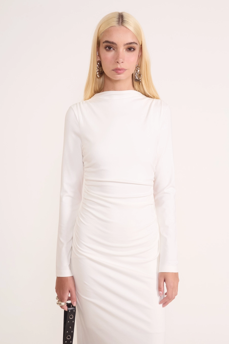 Vestido Midi Mock Neck Cut-out Off Shell