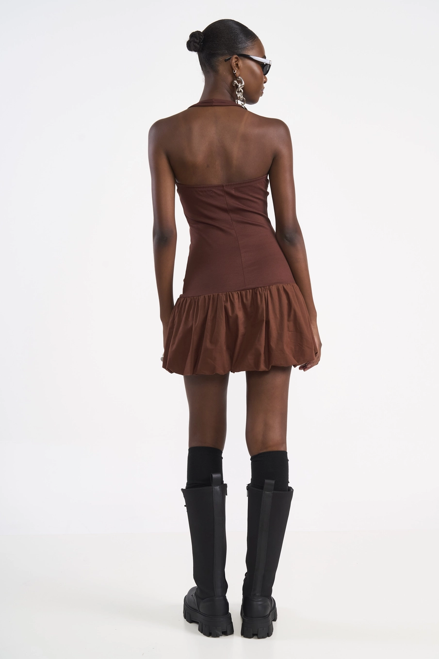 Vestido Curto Ajustado Com Saia Balonê Marrom