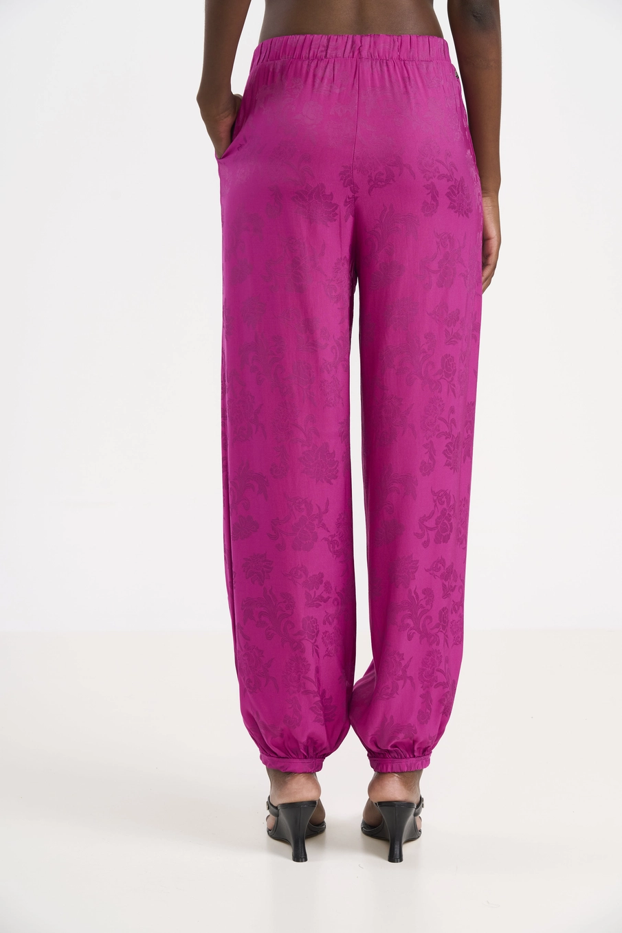 Calça Jogger Jacquard Florais Estampados