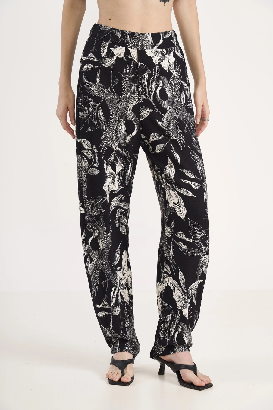 Calça Jogger Estampa Botânica Estampados