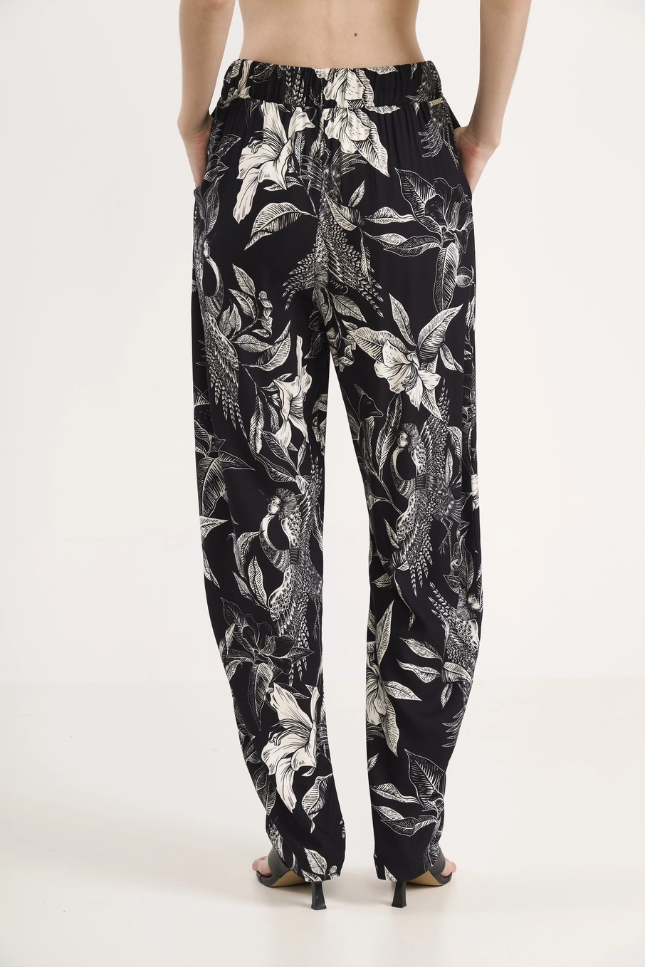 Calça Jogger Estampa Botânica Estampados