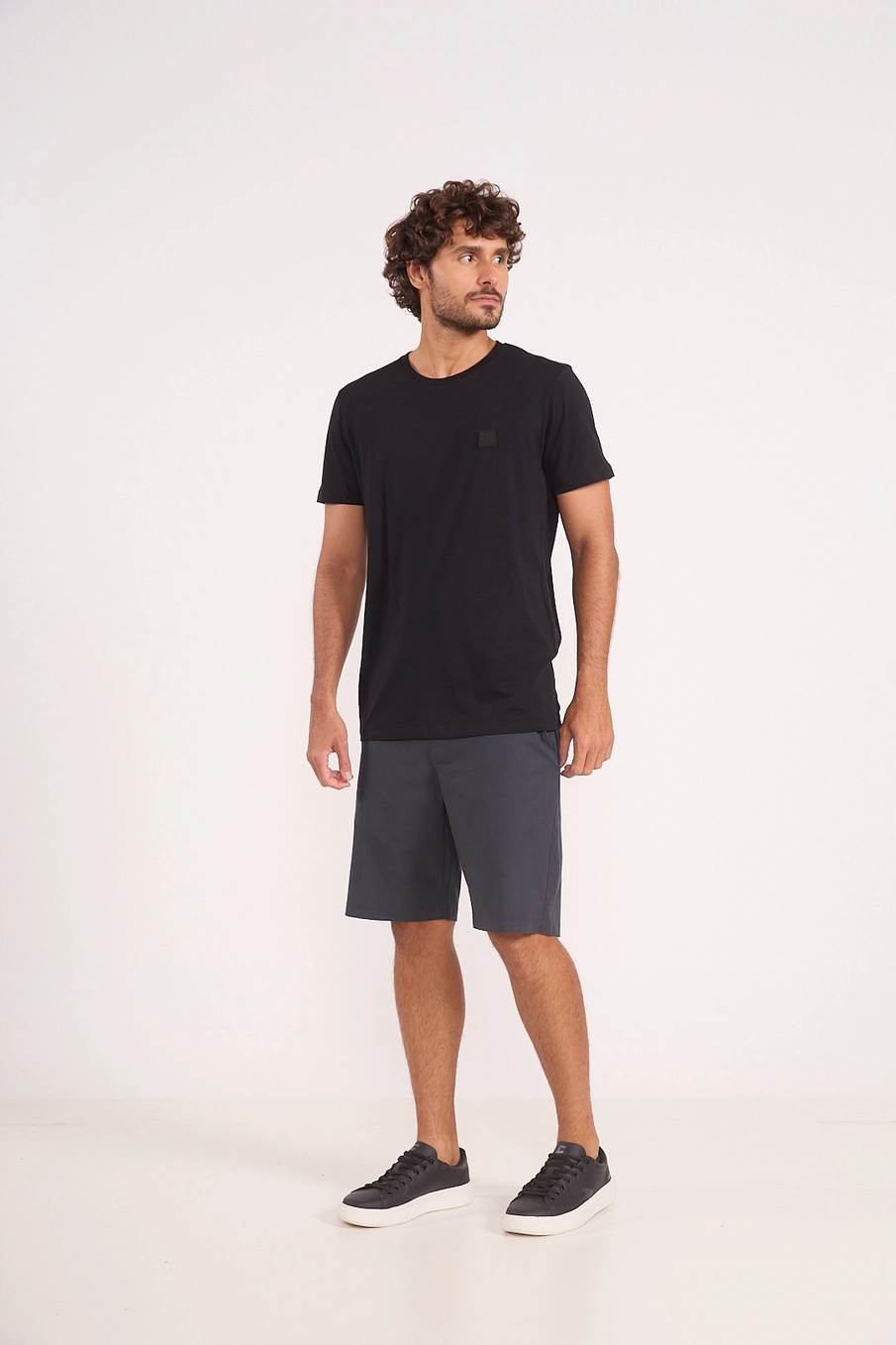 Bermuda Masculina Alfaiataria Contemporânea Cinza