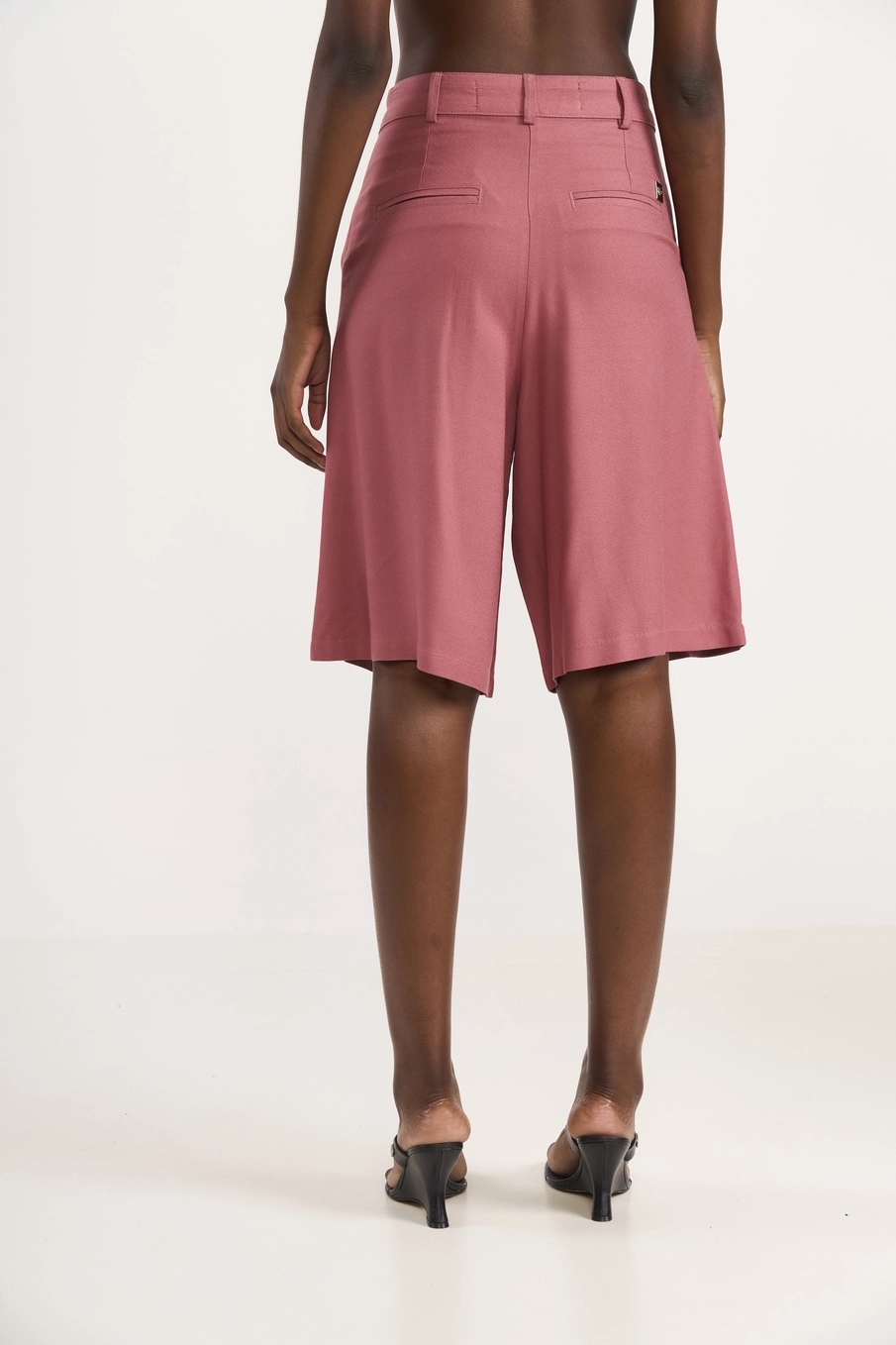 Bermuda Alfaiataria Em Viscose Rosa