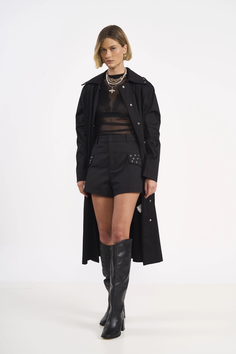 Short Feminino De Sarja Com Ilhós