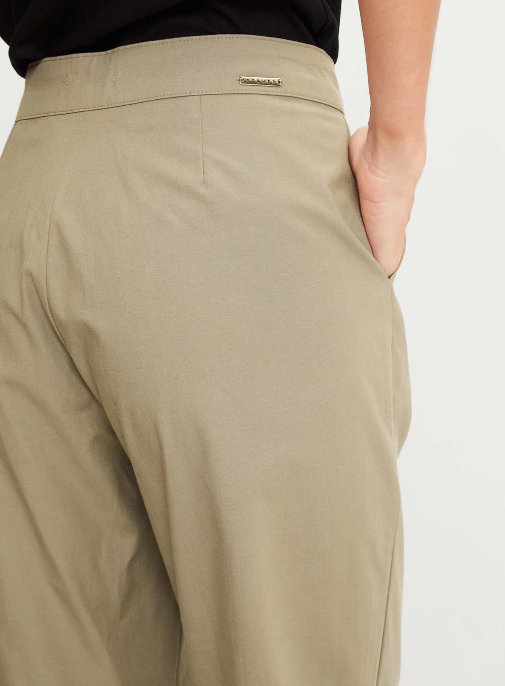 Calça Alfaiataria Feminina Cenoura Bege 4