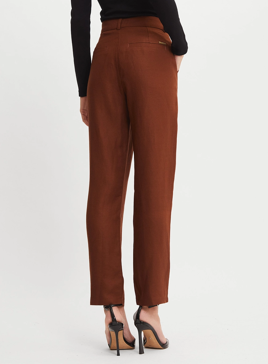 Calça Alfaiataria Feminina Cenoura Marrom 3