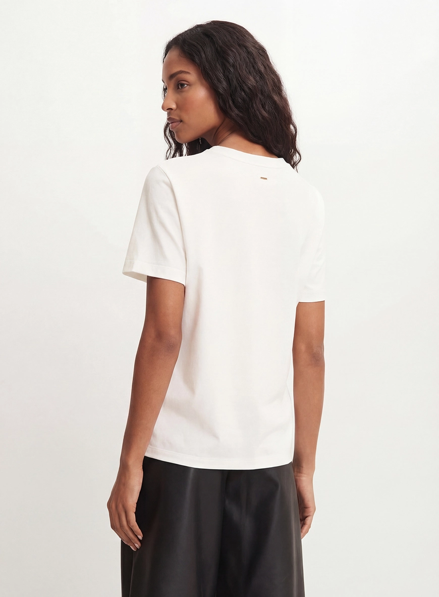 Camiseta Feminina Básica Comfort Off Shell 2