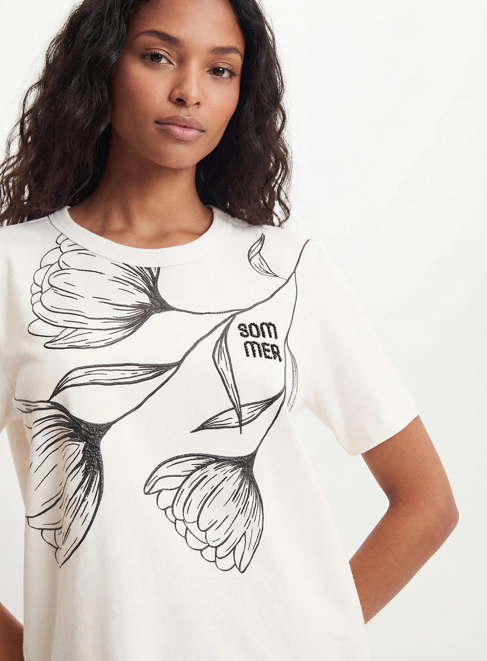 Camiseta Feminina Básica Comfort Off Shell 4