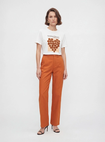 Camiseta Estampada Com Bordado Manual