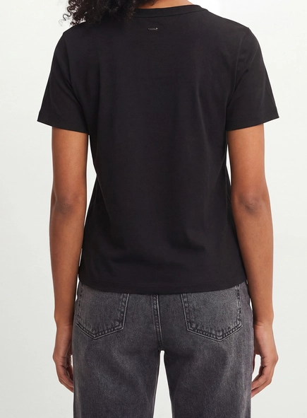 Camiseta Feminina Slim Com Bordado