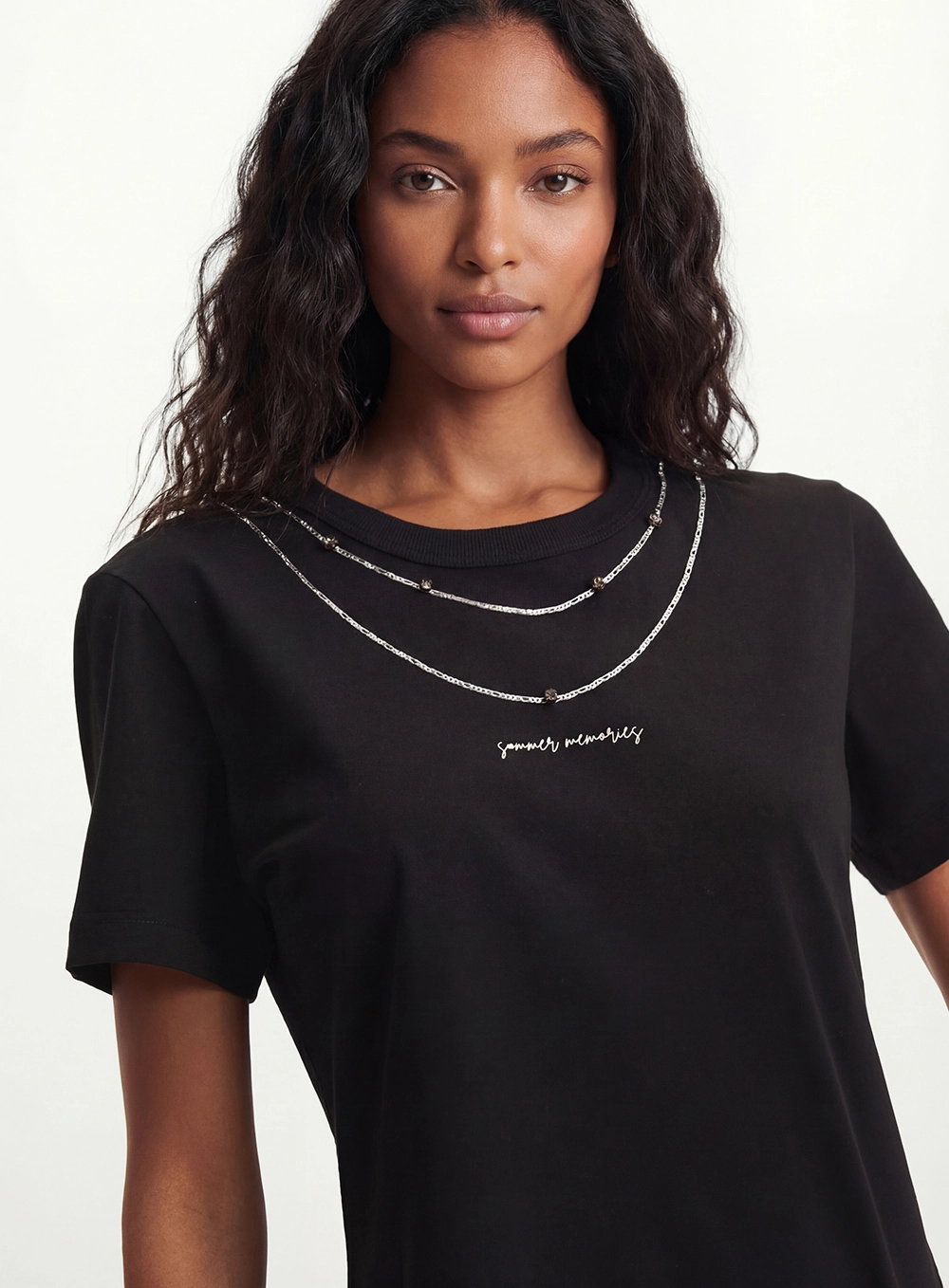 Camiseta Feminina Slim Com Bordado Preto 4