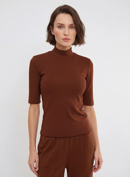 Blusa Slim Gola Alta Ajustada