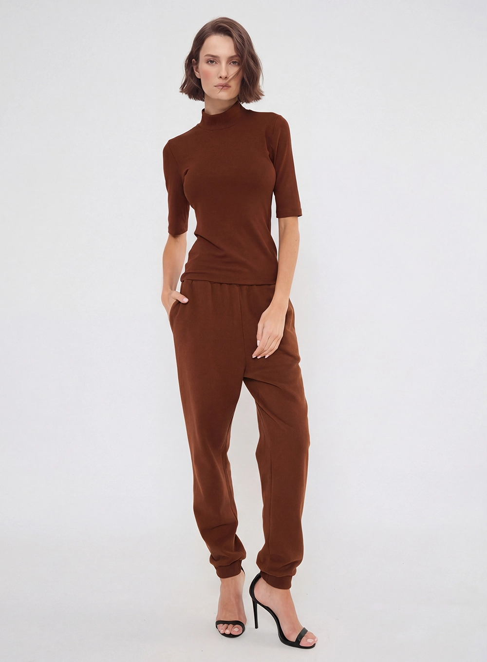 Blusa Slim Gola Alta Ajustada Marrom 4