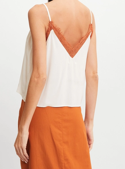 Blusa Comfort Detalhe Renda