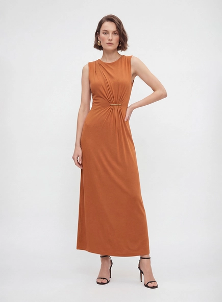 Vestido Longo Evasê Com Detalhe