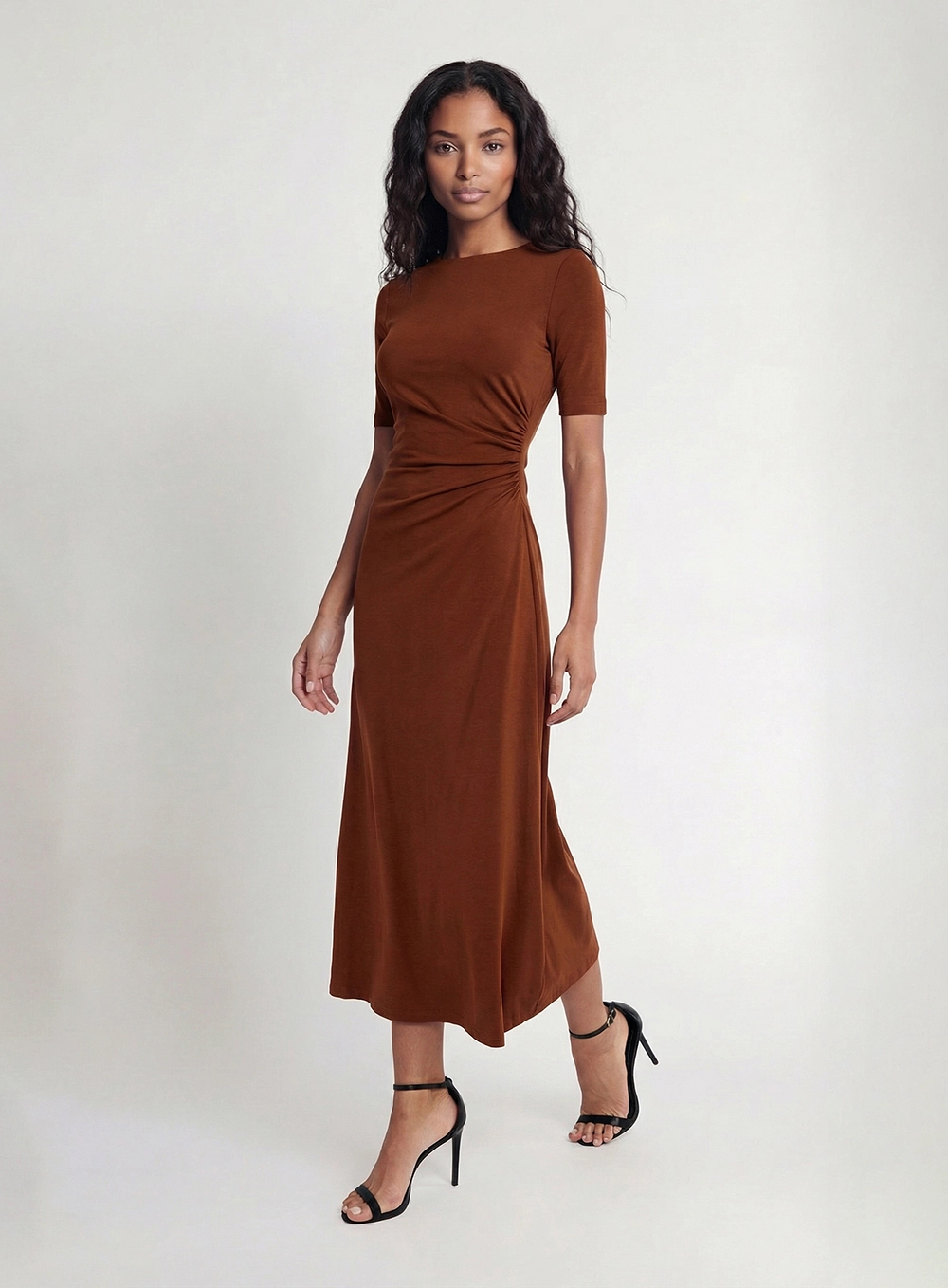 Vestido Midi Evasê Canelado Marrom 1