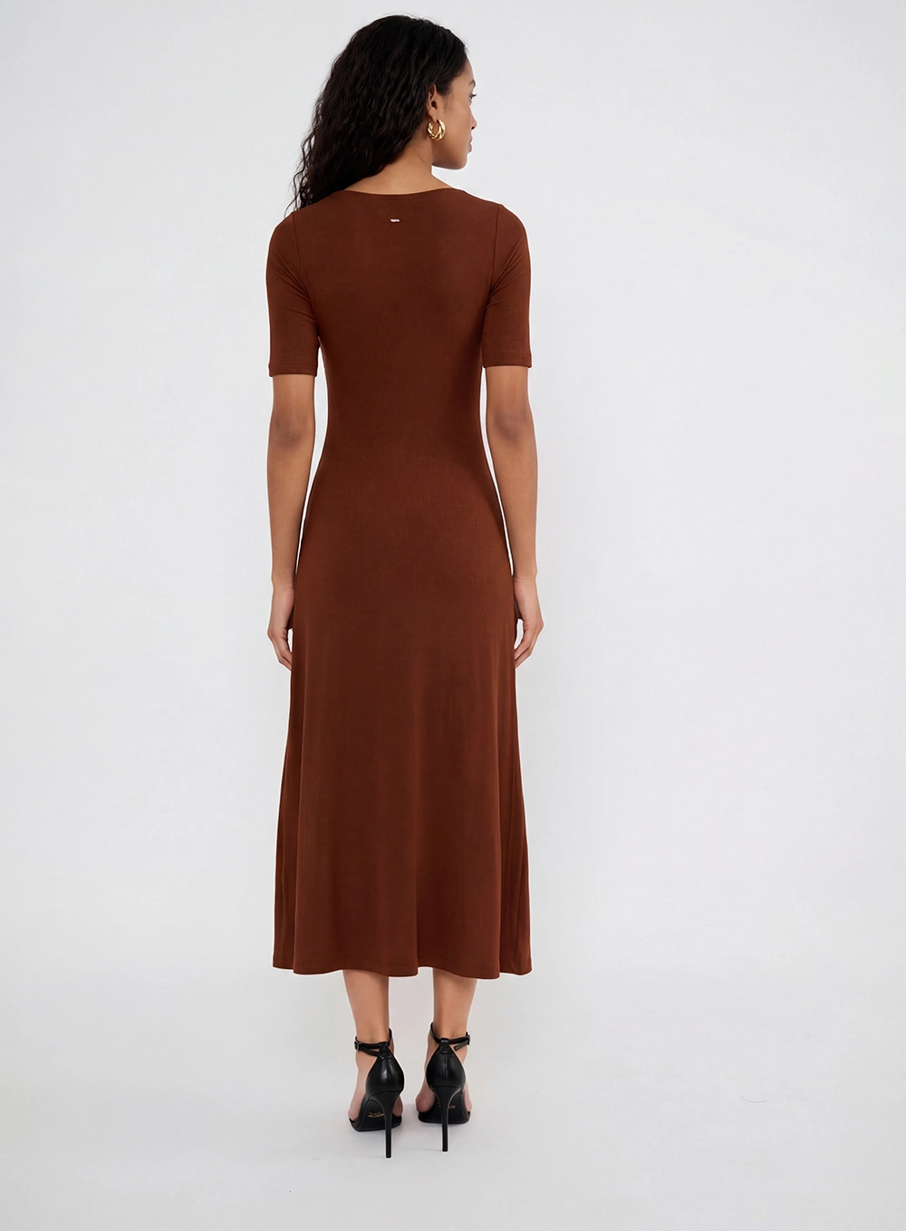 Vestido Midi Evasê Canelado Marrom 2