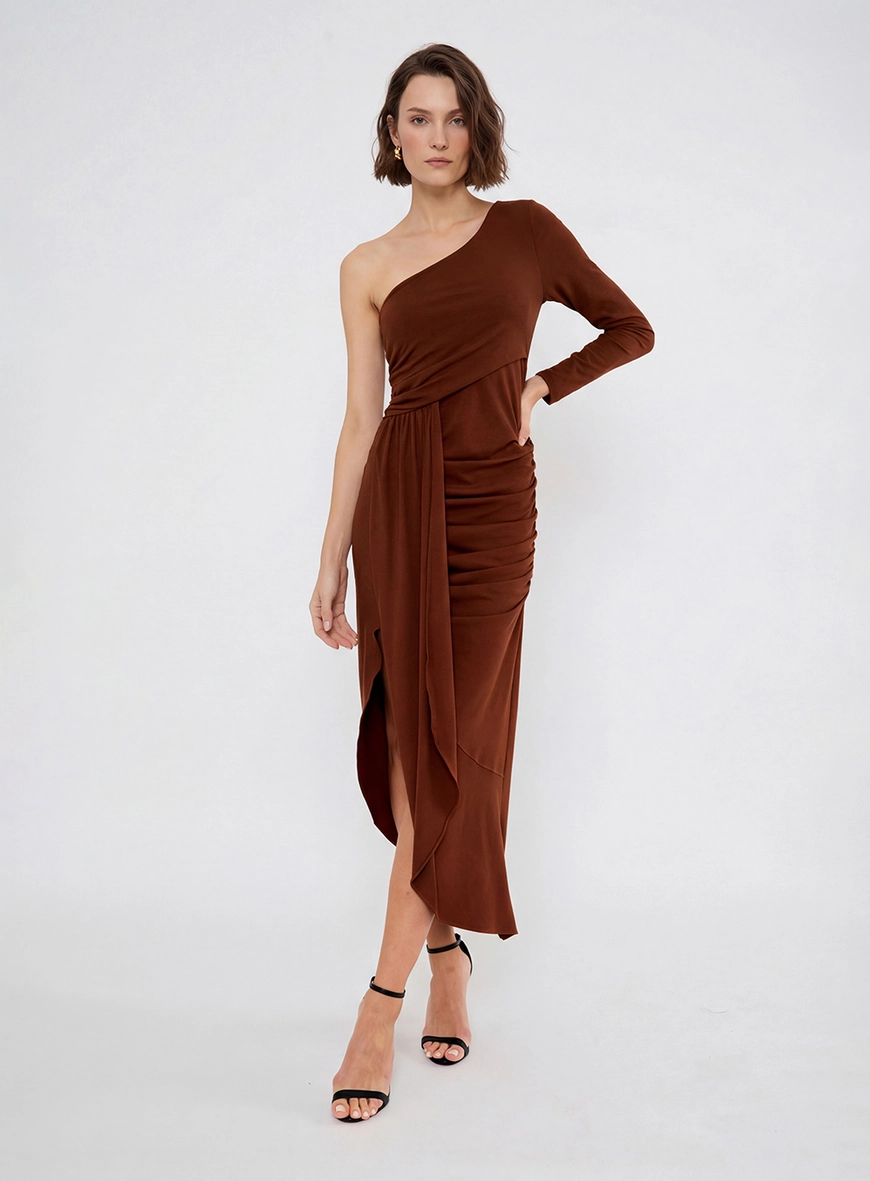 Vestido Midi Um Ombro Com Drapeado Frontal Marrom 3