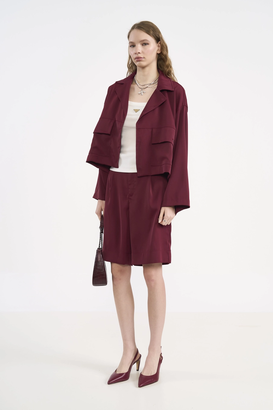 Jaqueta Cropped Utilitária Alfaiataria Bordô