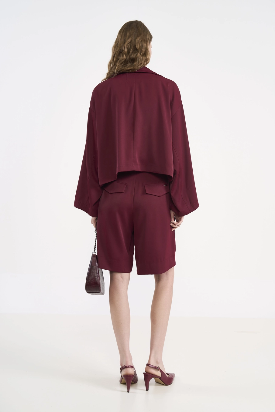 Jaqueta Cropped Utilitária Alfaiataria Bordô