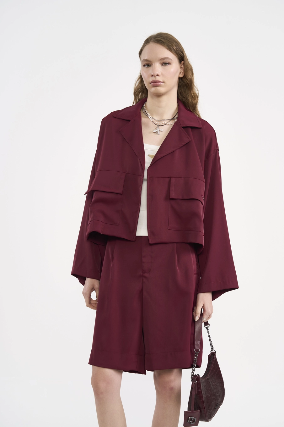 Jaqueta Cropped Utilitária Alfaiataria Bordô
