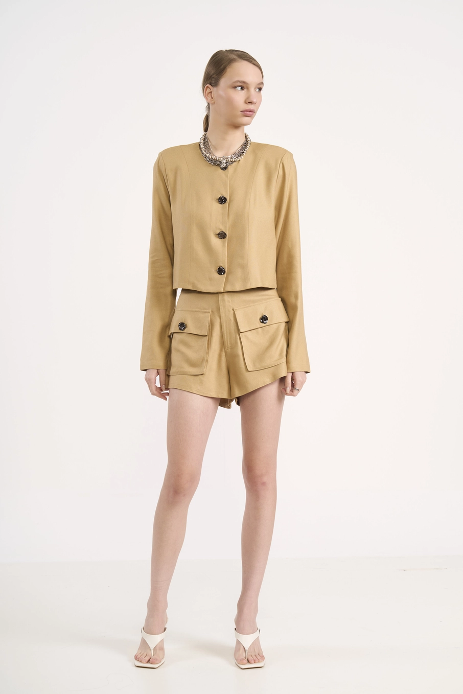 Jaqueta Cropped Alfaiataria Bege Soybean