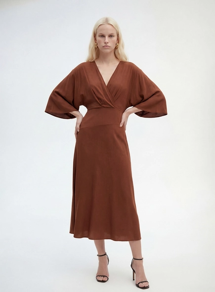 Vestido Midi Evasê Transpassado