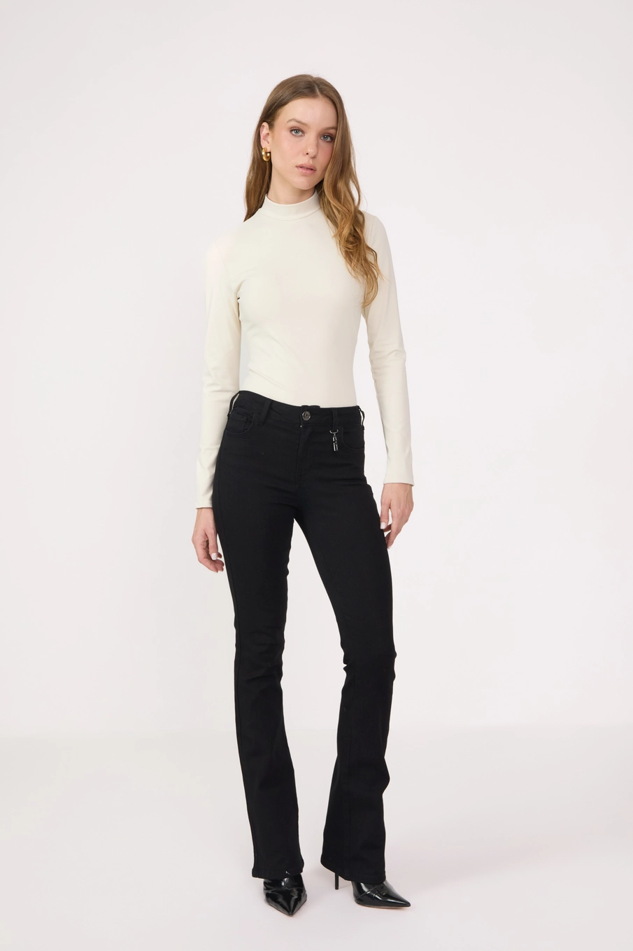 Calça Jeans Feminina Boot Cut Média Indigo Preto 1