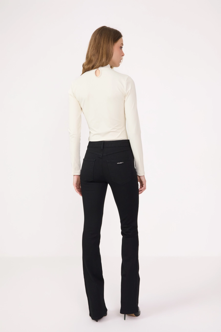 Calça Jeans Feminina Boot Cut Média Indigo Preto 2
