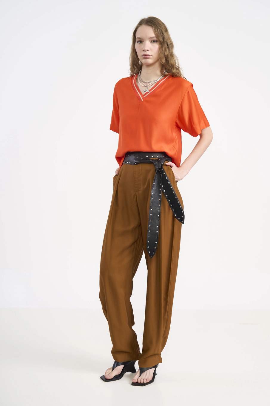Camiseta Feminina Relaxed Com Decote V Laranja