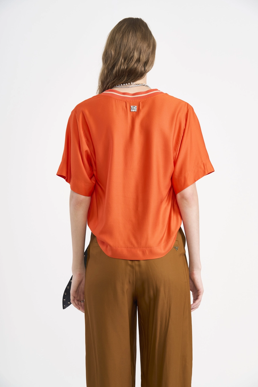 Camiseta Feminina Relaxed Com Decote V Laranja