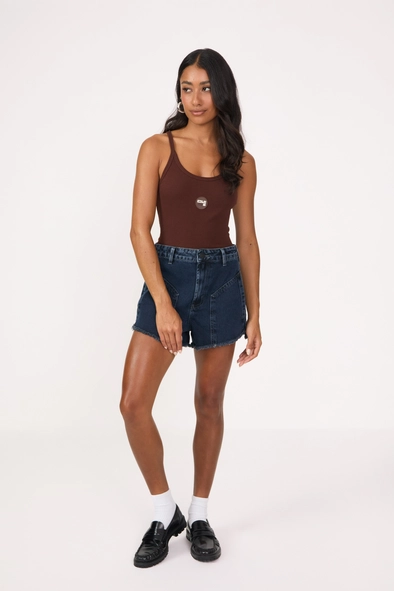 Short Jeans Trapeze Alta Com Detalhe Barra