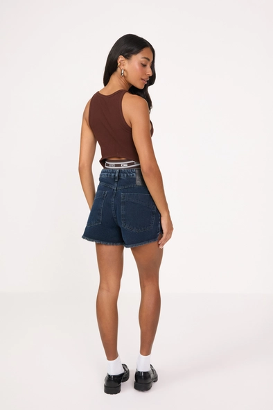 Short Jeans Trapeze Alta Com Detalhe Barra