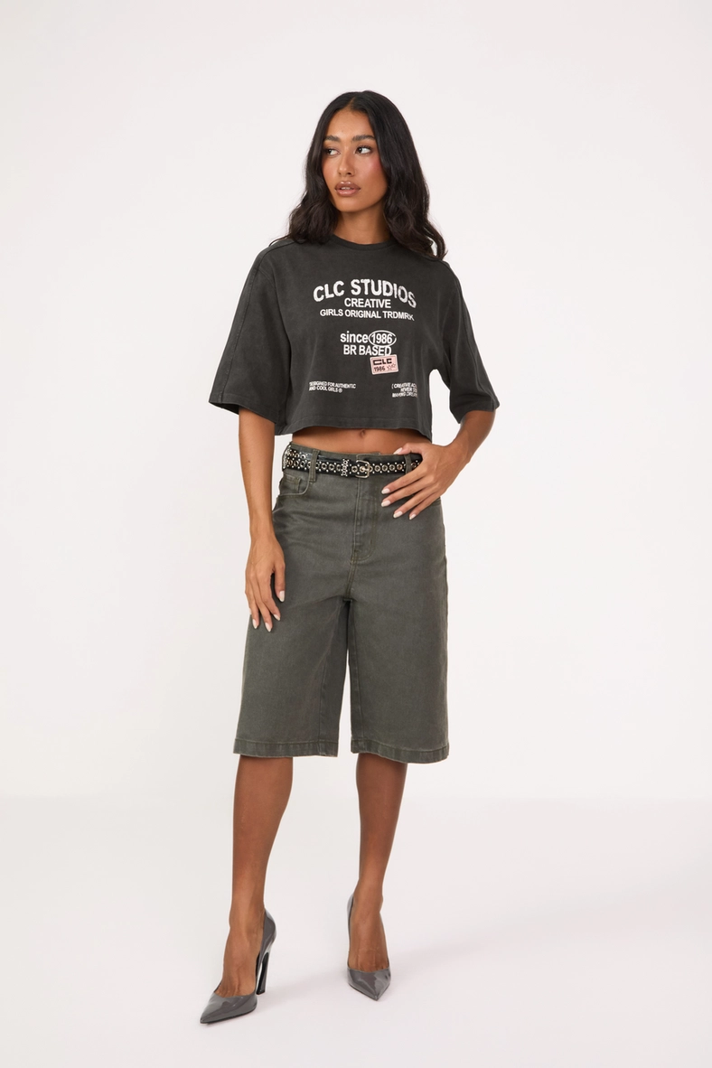 Camiseta Feminina Box Over Estampada Bordada Preto 1