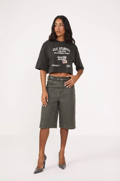 Camiseta Feminina Box Over Estampada Bordada