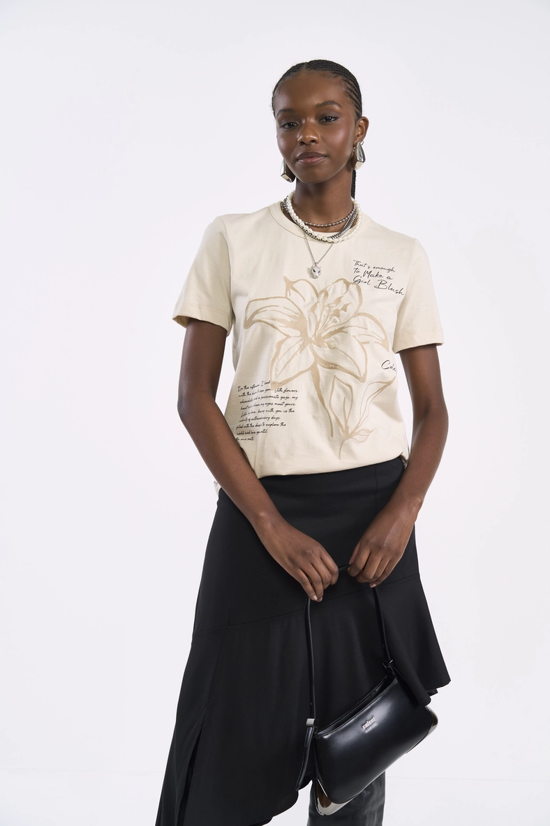 Camiseta Bordada Poesia Botânica