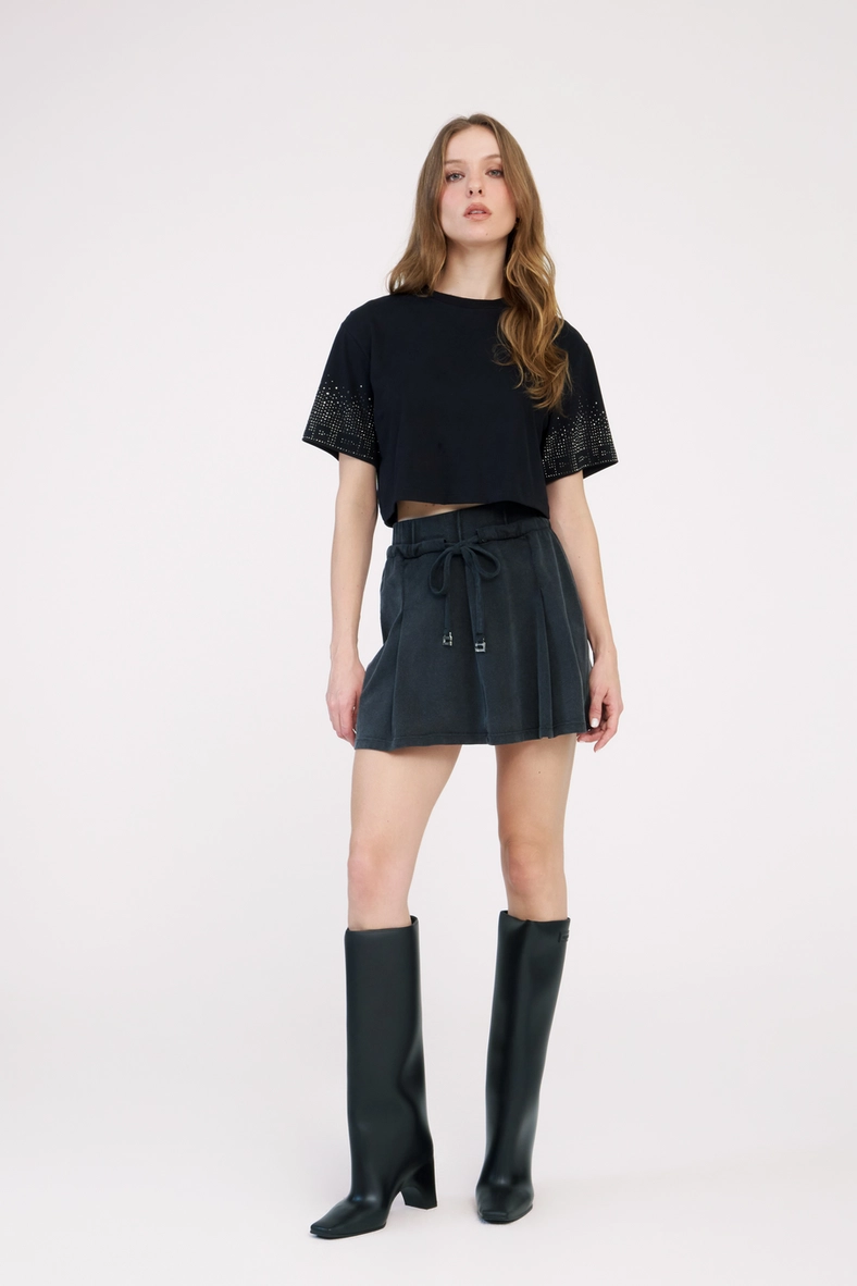 Camiseta Feminina Box Com Aplicação Preto 3