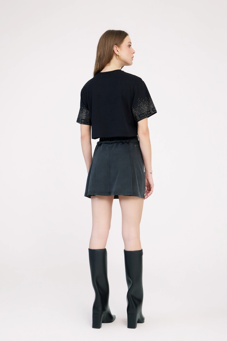 Camiseta Feminina Box Com Aplicação Preto 4
